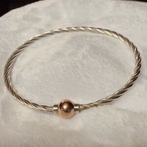 Gorgeous Cape Cod Jewelers Sterling Twist bangle with Rose Gold Bead